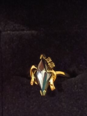 14kt Gold Black Onyx Ring With Two Side Diamonds Vintage 1960